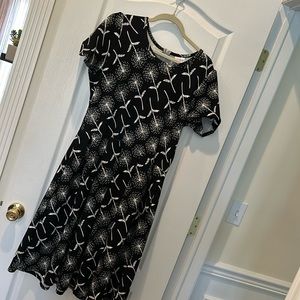 Lularoe Amelia Dress in 2x- like new- Black with Black Dandelion Design(unicorn)